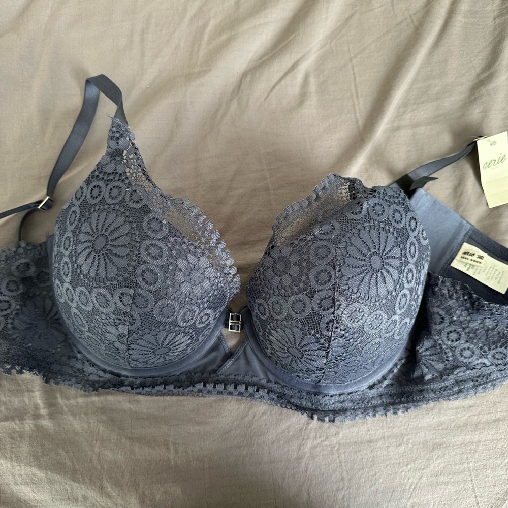 Elegant Lace Underwire Bra in Blue